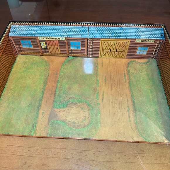 Vintage Louis Marx & Co. Fort Apache Play Set - Picture 12 of 17